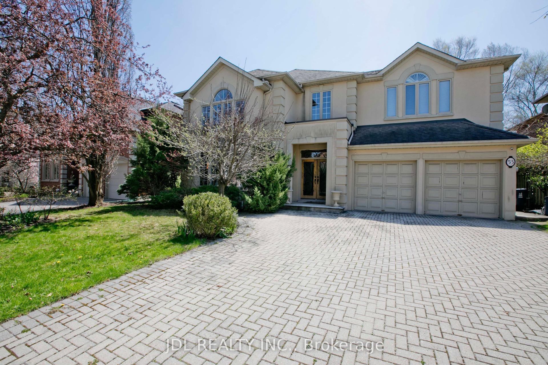 53 Aldershot Crescent — photo 1