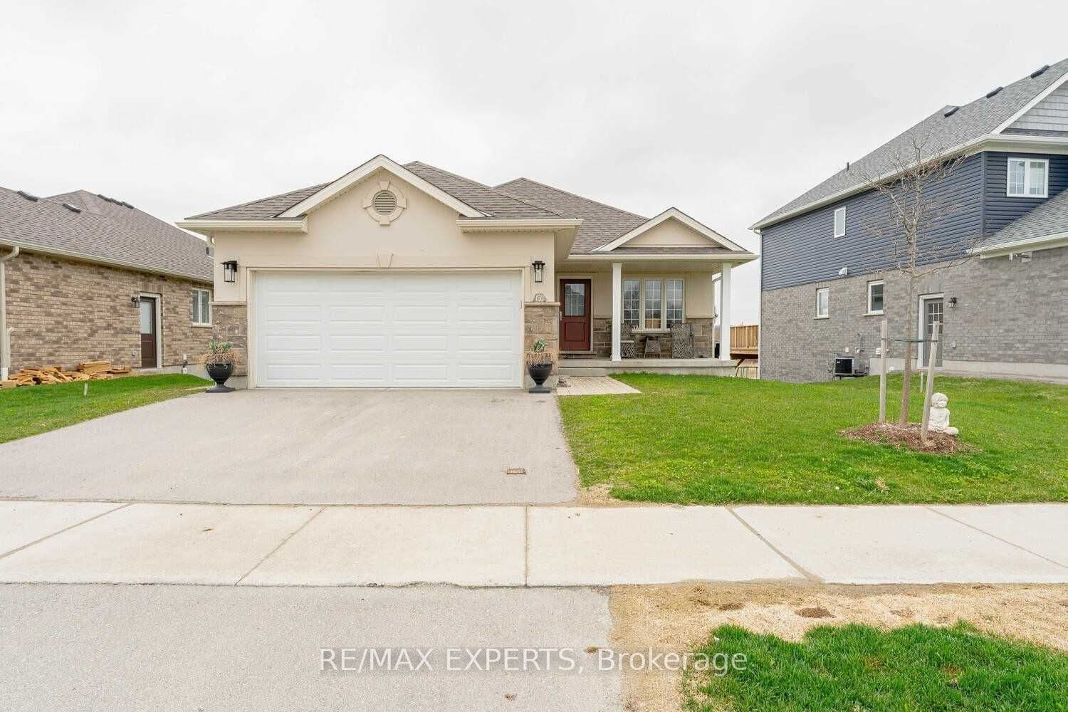 150 Bridge Crescent — photo 1