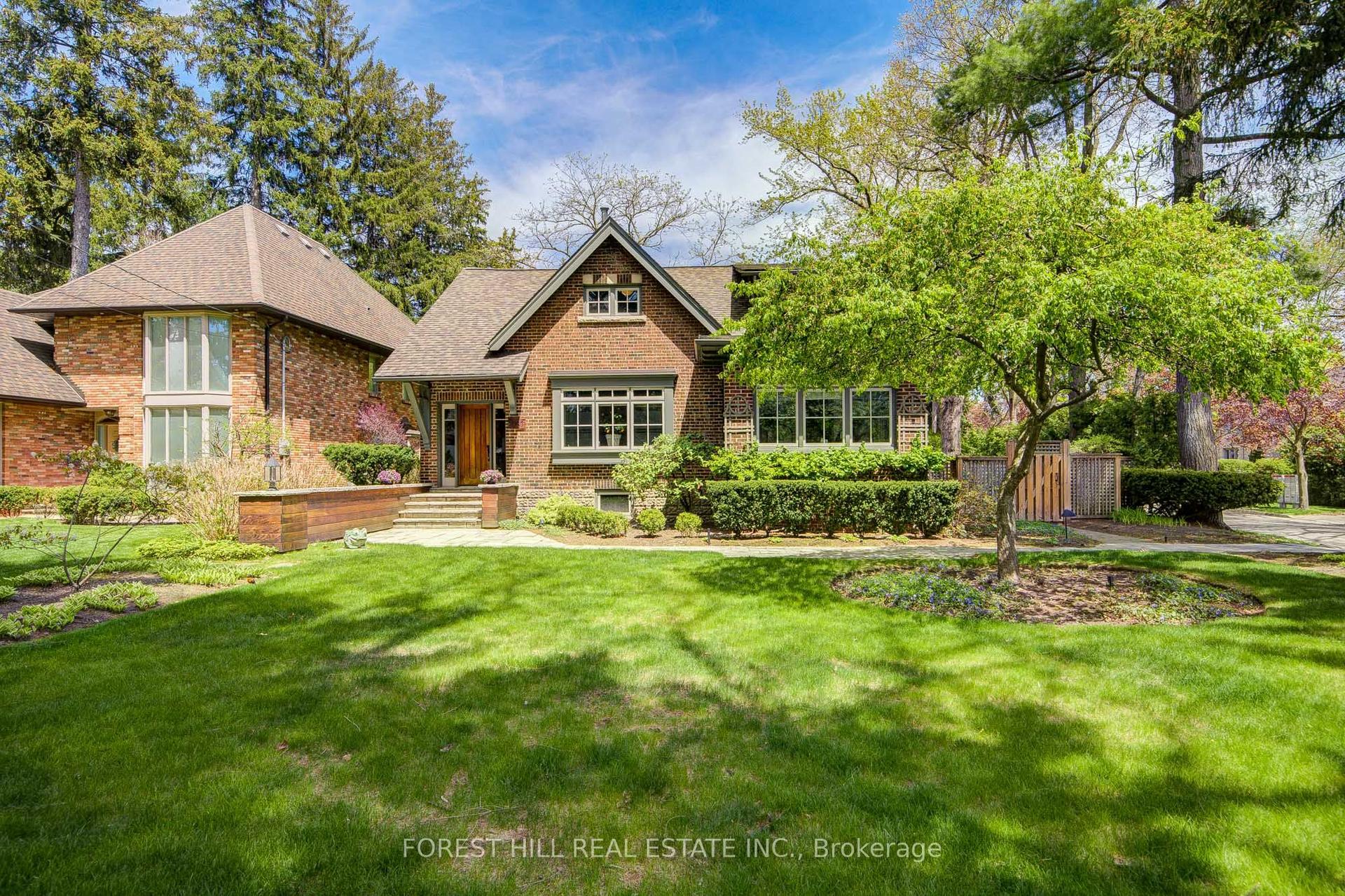 1381 Lorne Park Road — photo 1