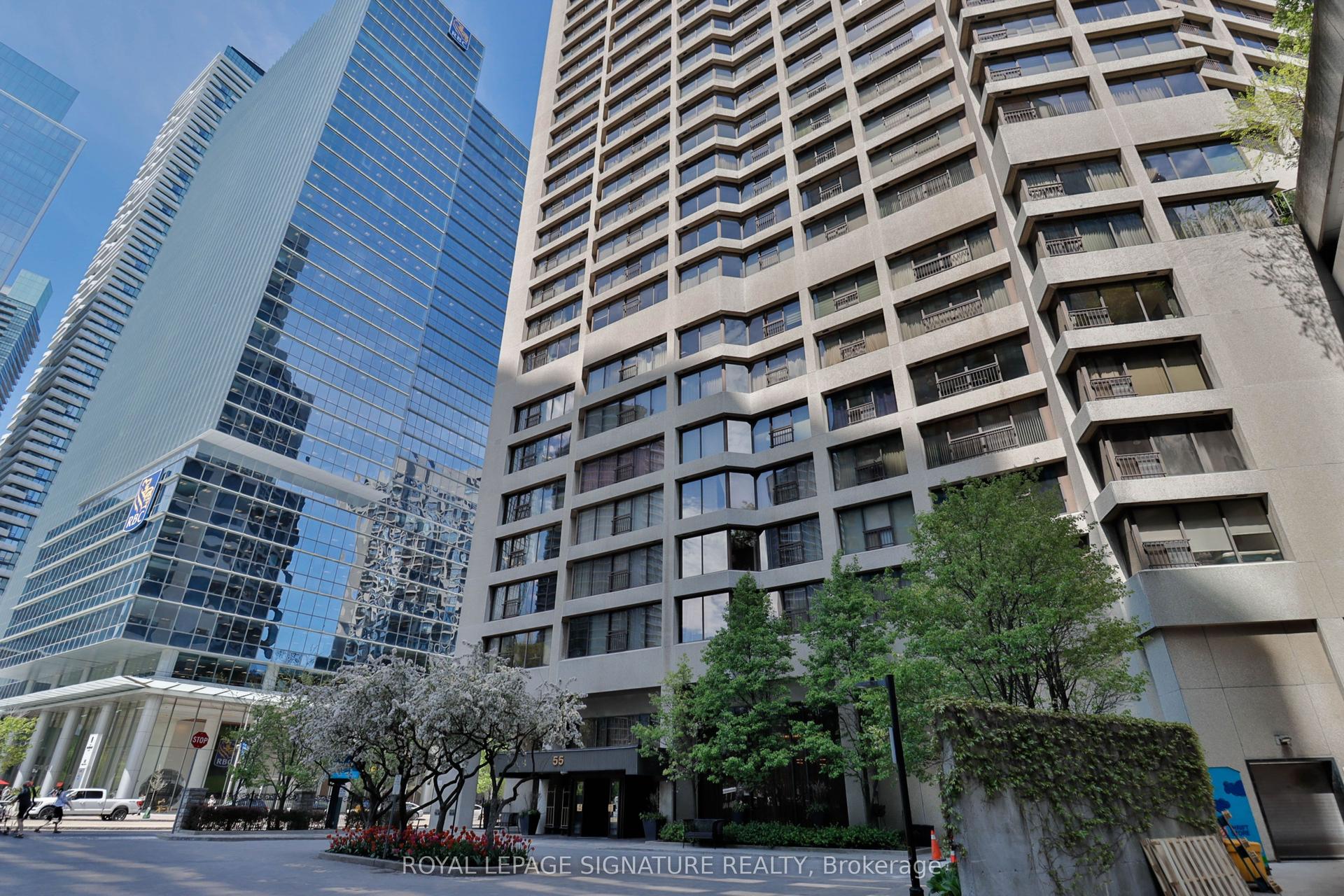 55 Harbour Square PH10 #PH10 — photo 1