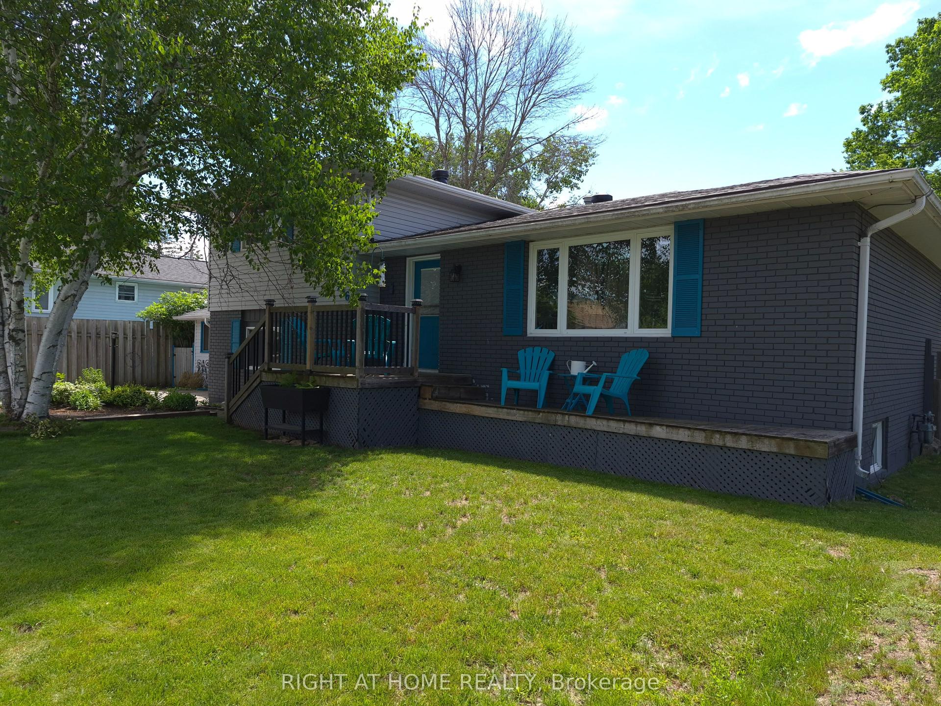 246 Calford Street — photo 1