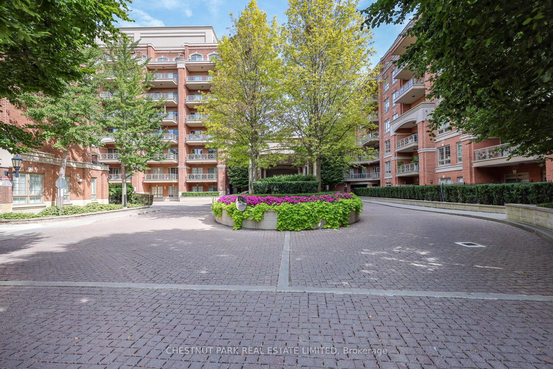 21 Burkebrook Place 517 #517, Toronto — Condo for sale, photo 1