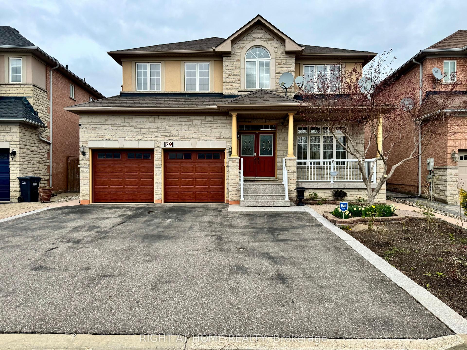 29 Lynnvalley Crescent — photo 1