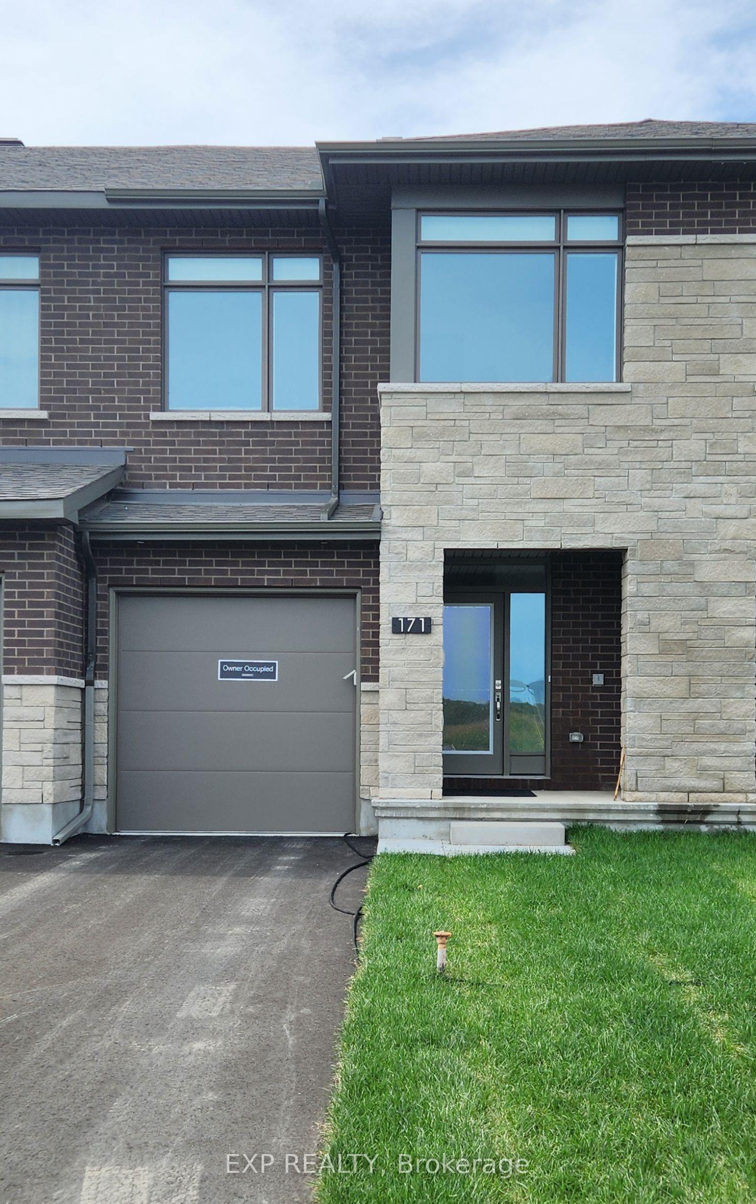 171 Bliss Crescent — photo 1