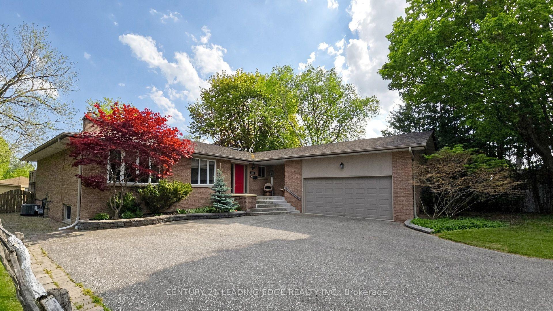 103 Robinson Street — photo 1