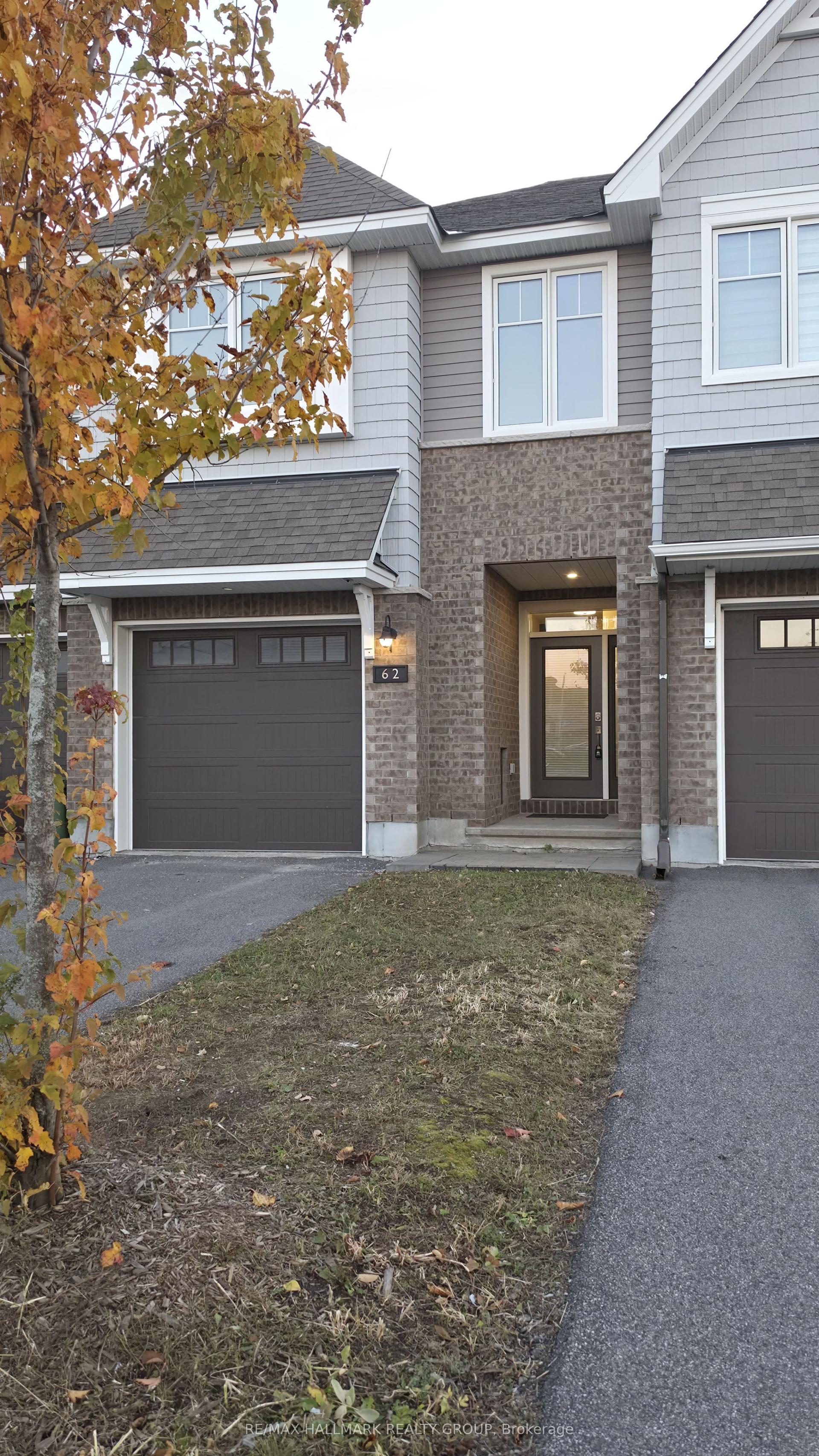 62 MANDEVILLA Crescent, Blossom Park - Airport and Area — Townhouse for lease, photo 1