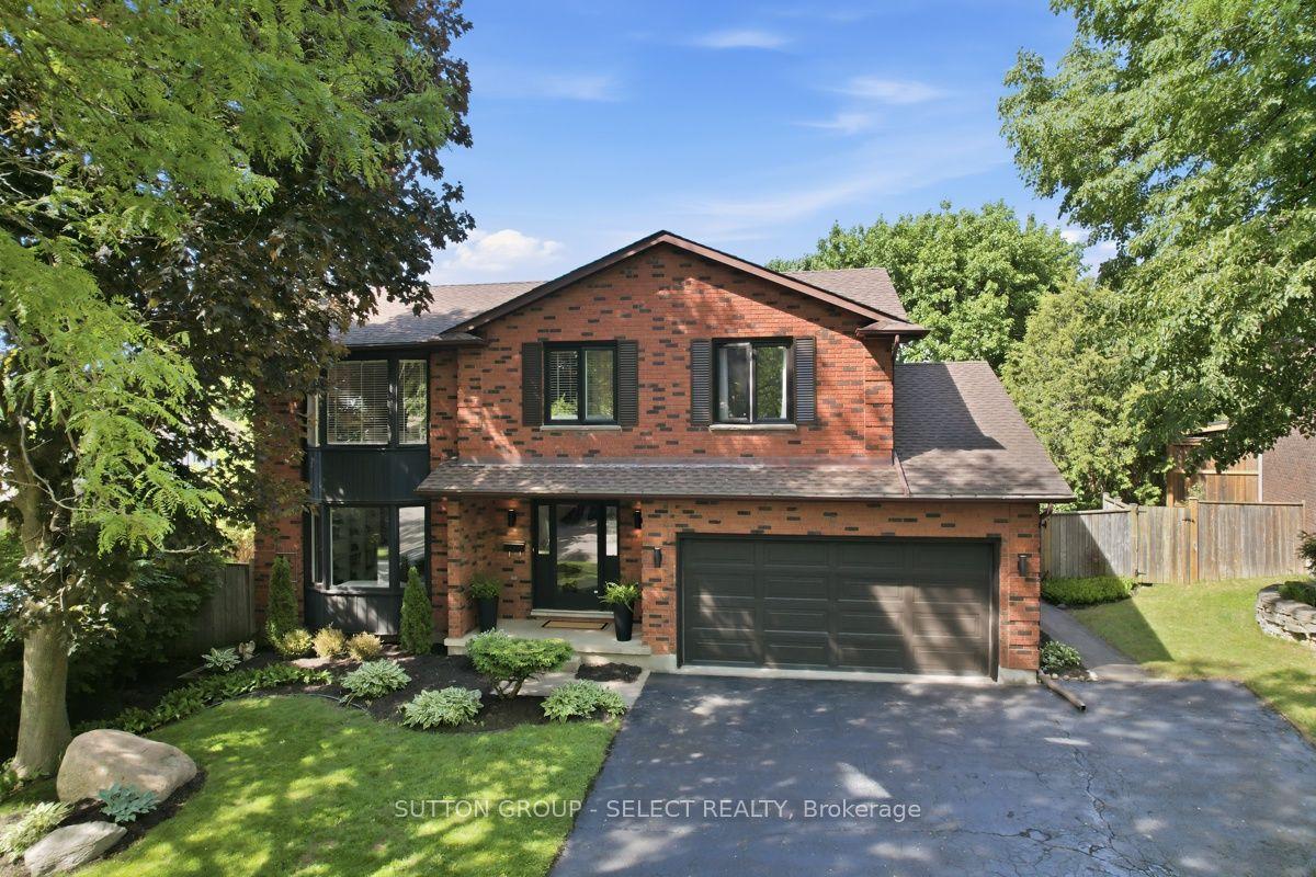 8 Somerset Crescent — photo 1