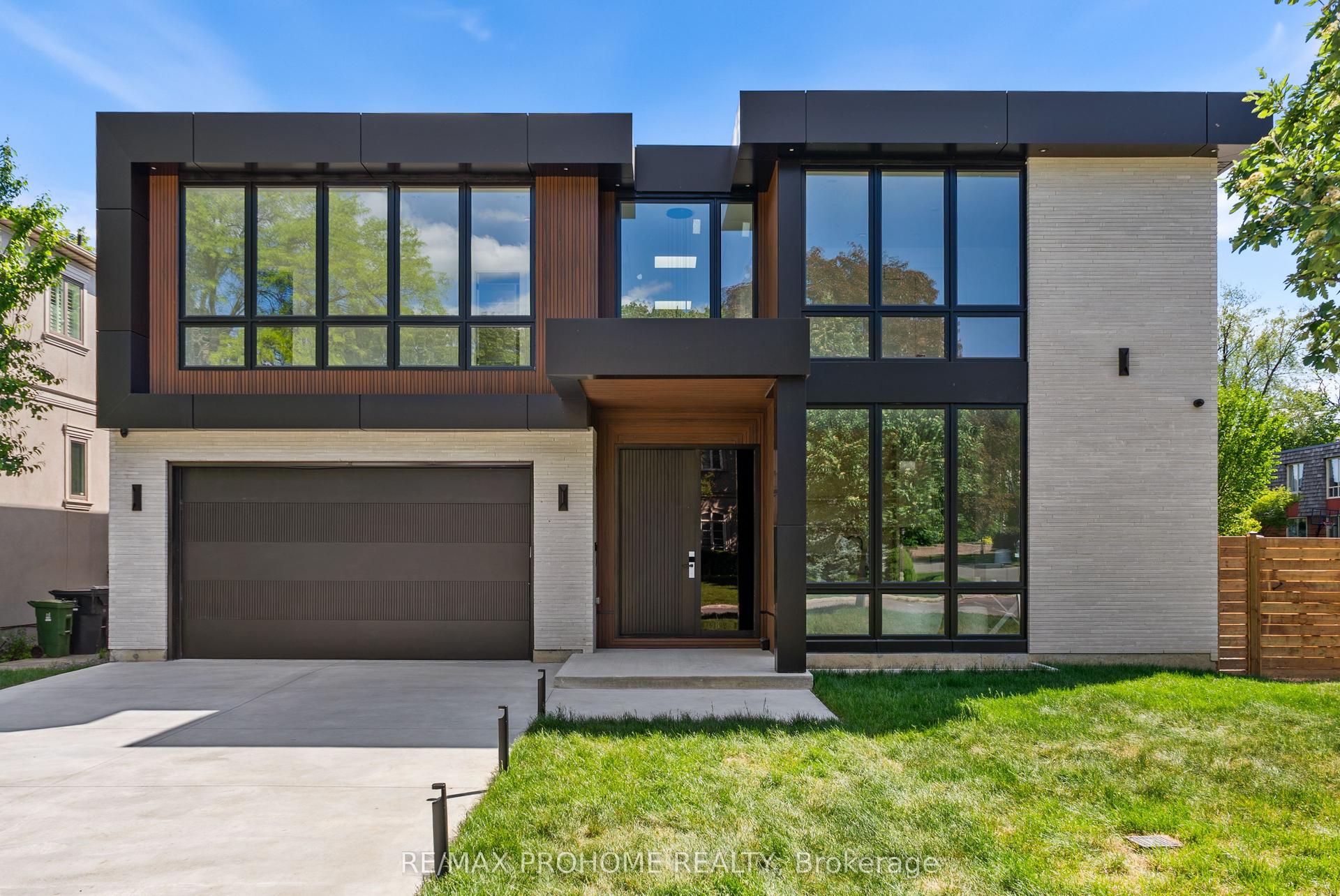 15 Aldershot Crescent — photo 1