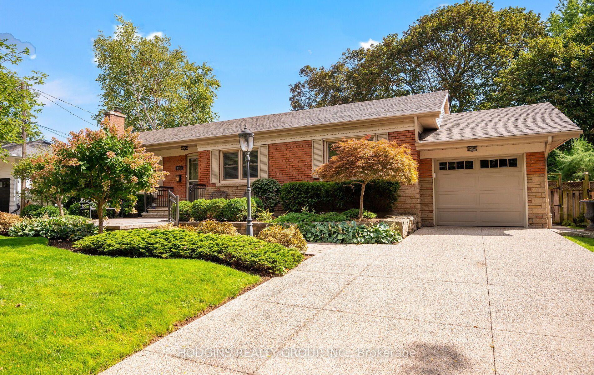 4334 Spruce Avenue, Burlington — Detached for sale, photo 1