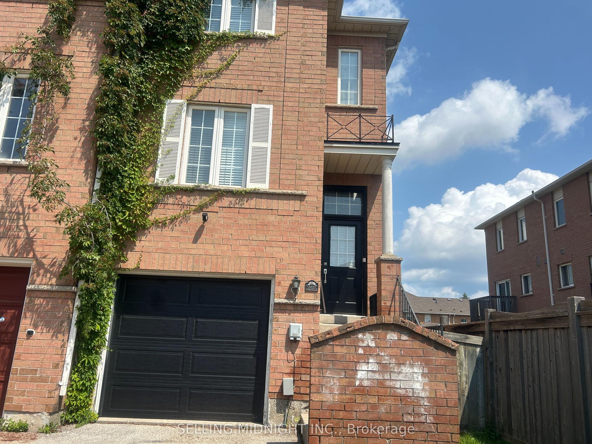 2413 Ravinebrook Crescent, Oakville — Townhouse for lease, photo 1