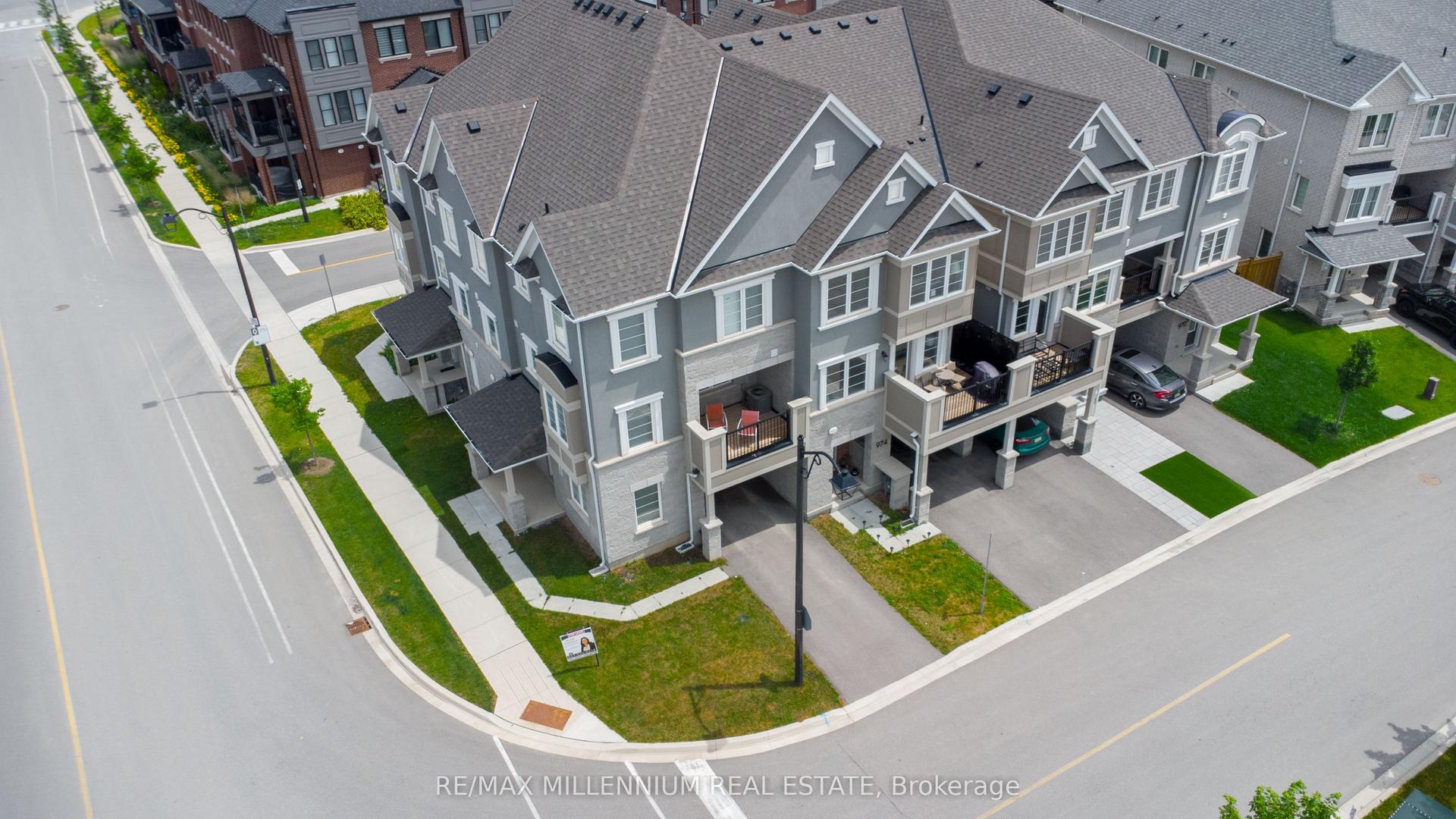 974 Hickory Crescent, Milton — Townhouse for lease, photo 1