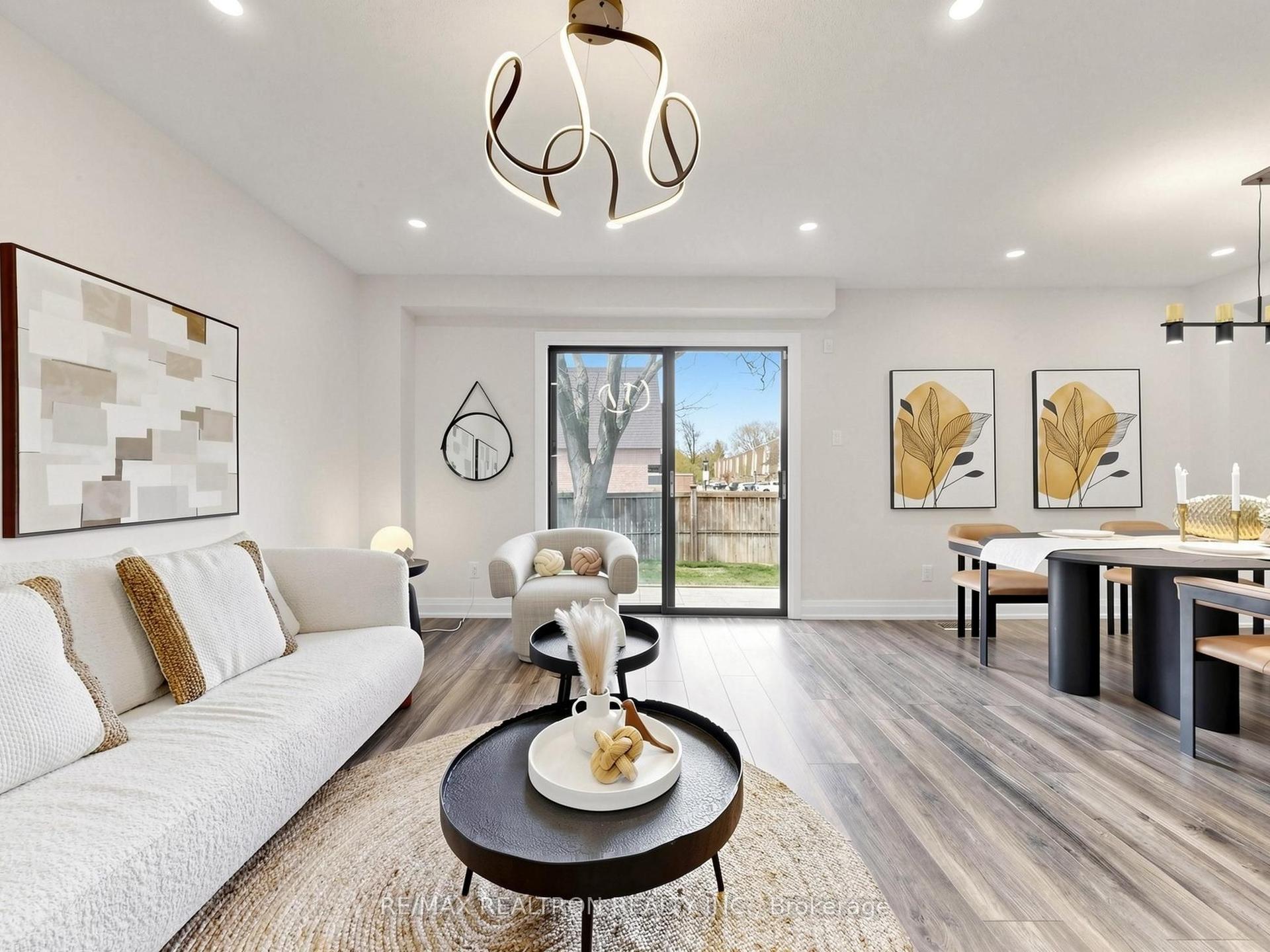 16 Foxglove Court — photo 1