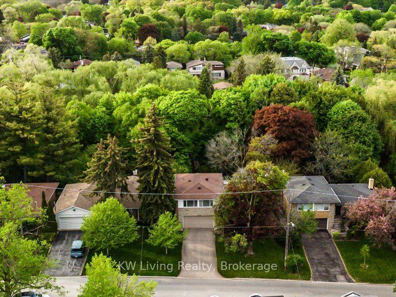 52 Hawksbury Drive — photo 1