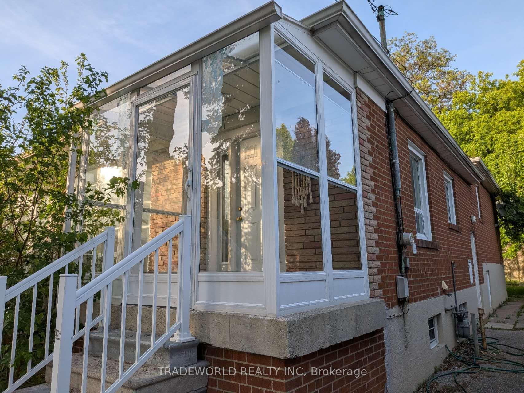 25 Linelle Street Upstairs #Upstairs — photo 1