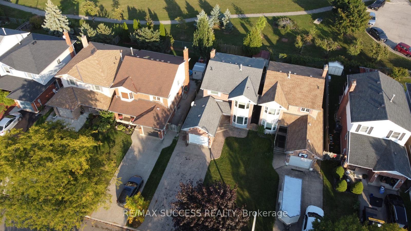 26 Tomahawk Dr, Grimsby — Detached for lease, photo 1
