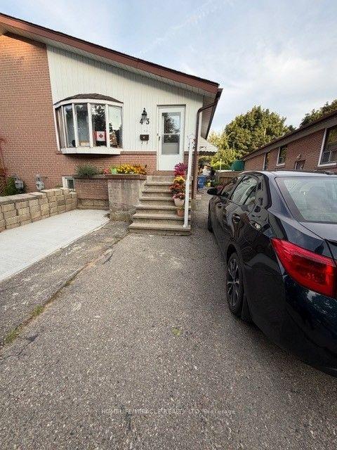 43 Corby Crescent, Brampton — Semi-Detached for lease, photo 1