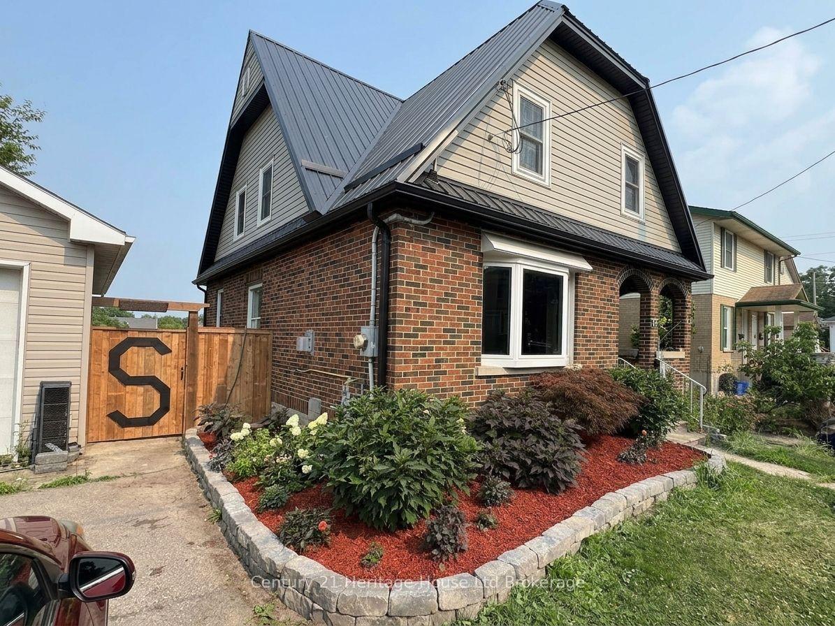 87 Bay Street, Woodstock — Detached for sale, photo 1
