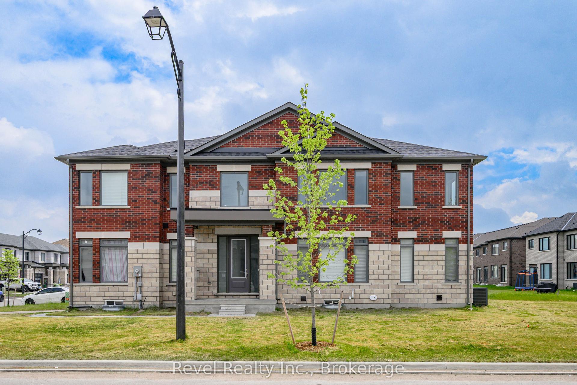 1 Keenan Street, Kawartha Lakes — Townhouse for lease, photo 1