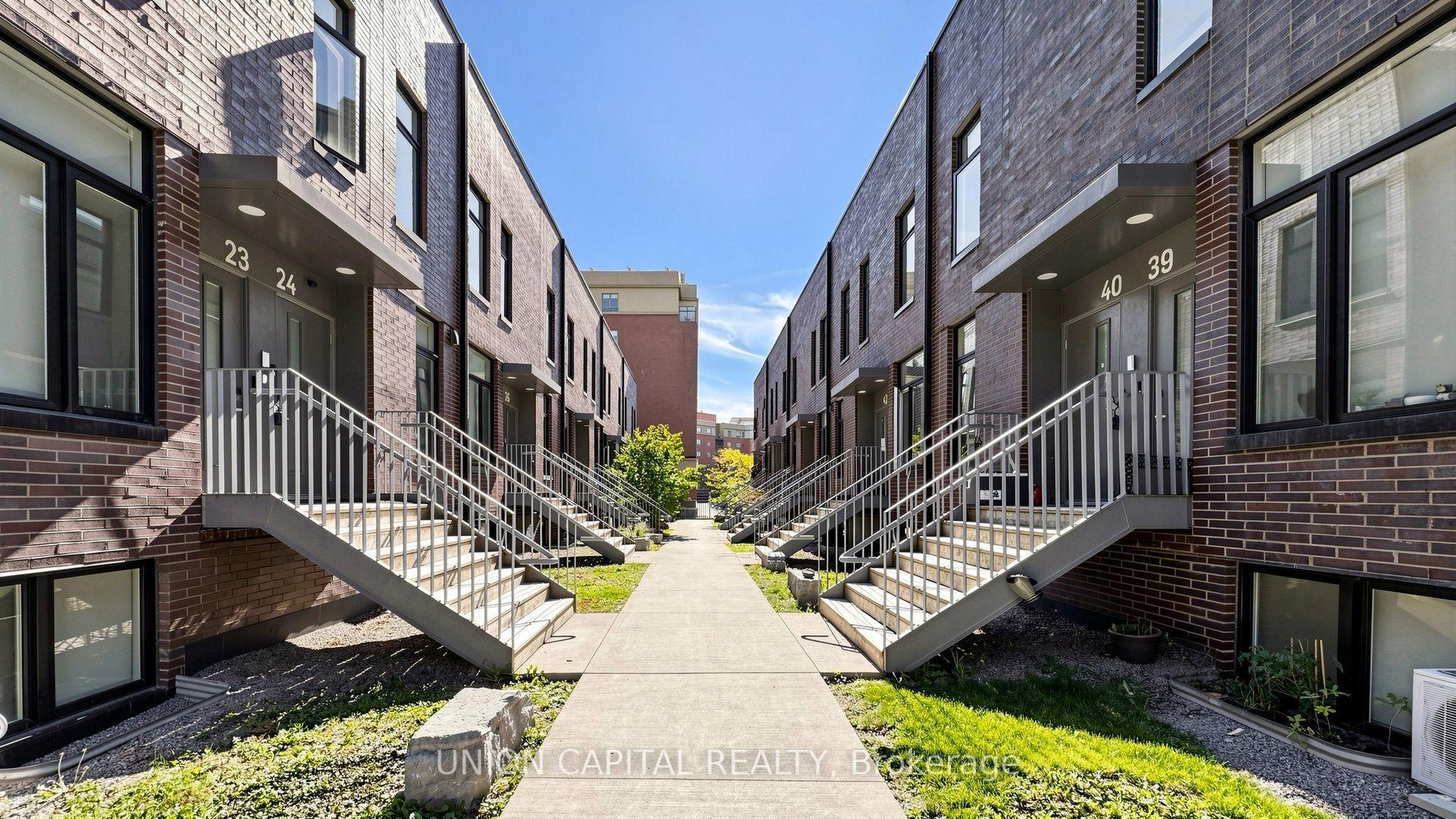 1740 Simcoe Street N 42 #42, Oshawa — Condo Town for sale, photo 1