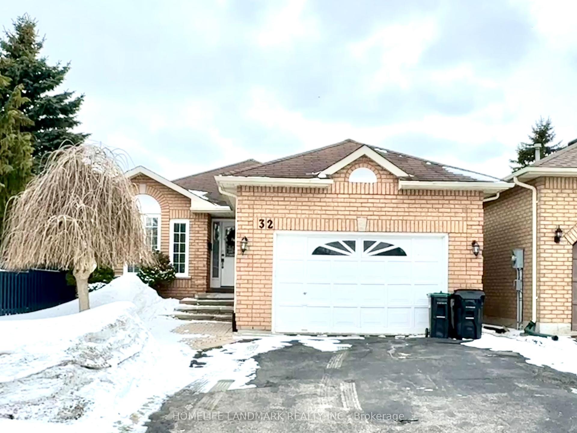 32 Simmons Crescent — photo 1