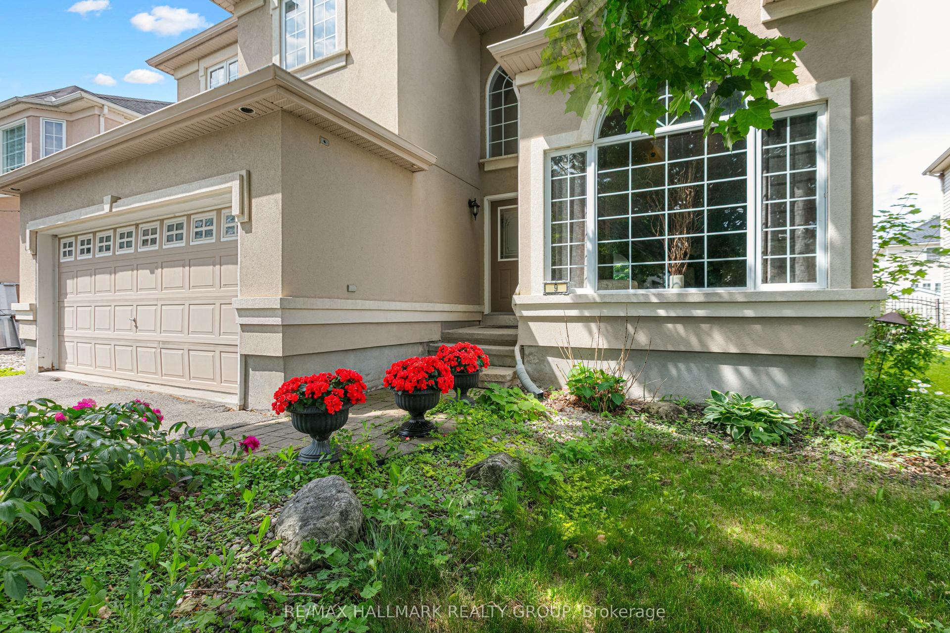9 Blackshire Circle — photo 1