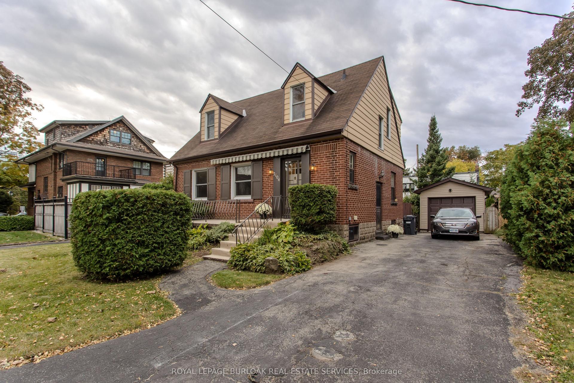 2104 Emerald Crescent, Burlington — Detached for sale, photo 1