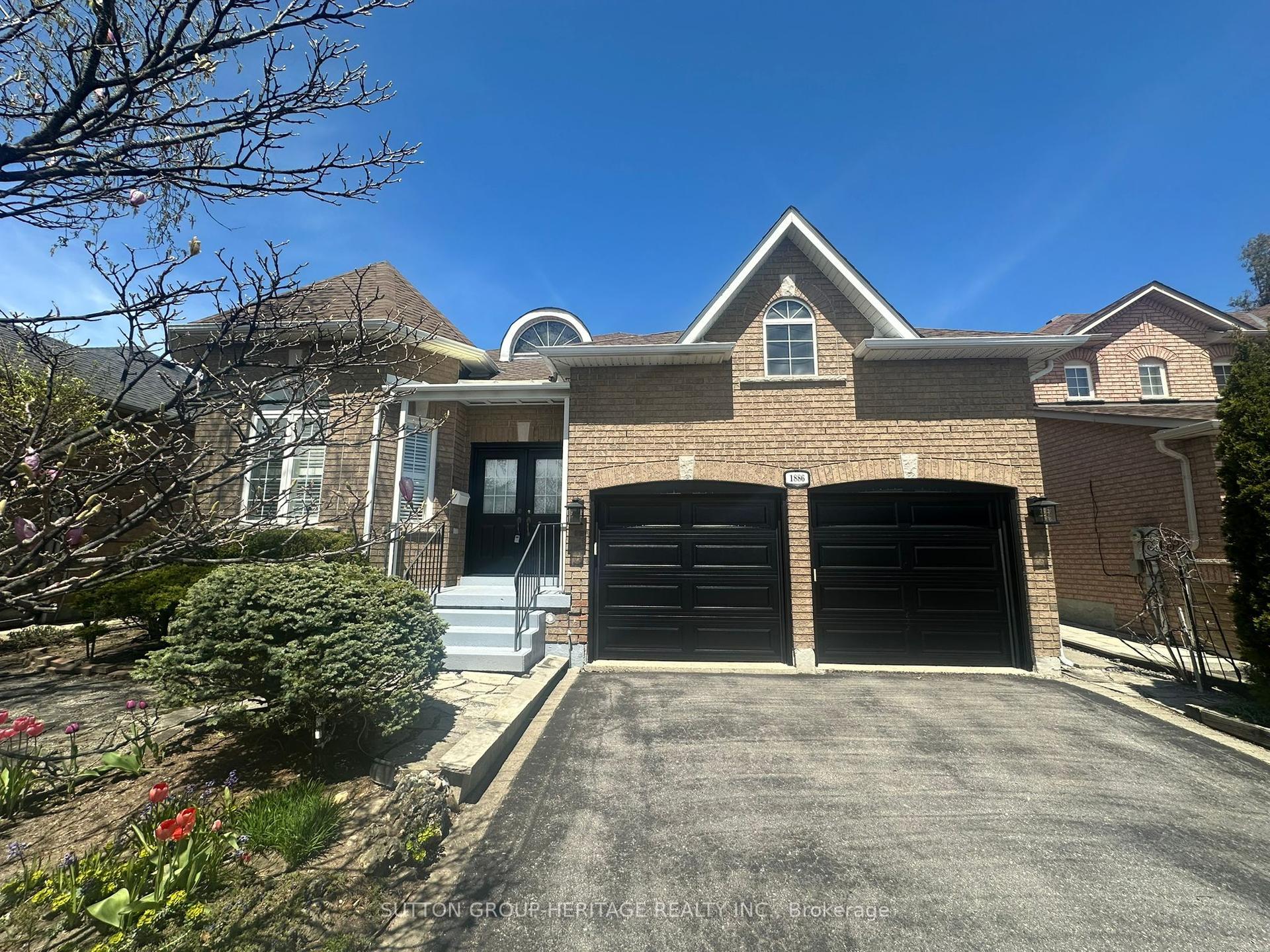 1886 Pine Grove Avenue — photo 1