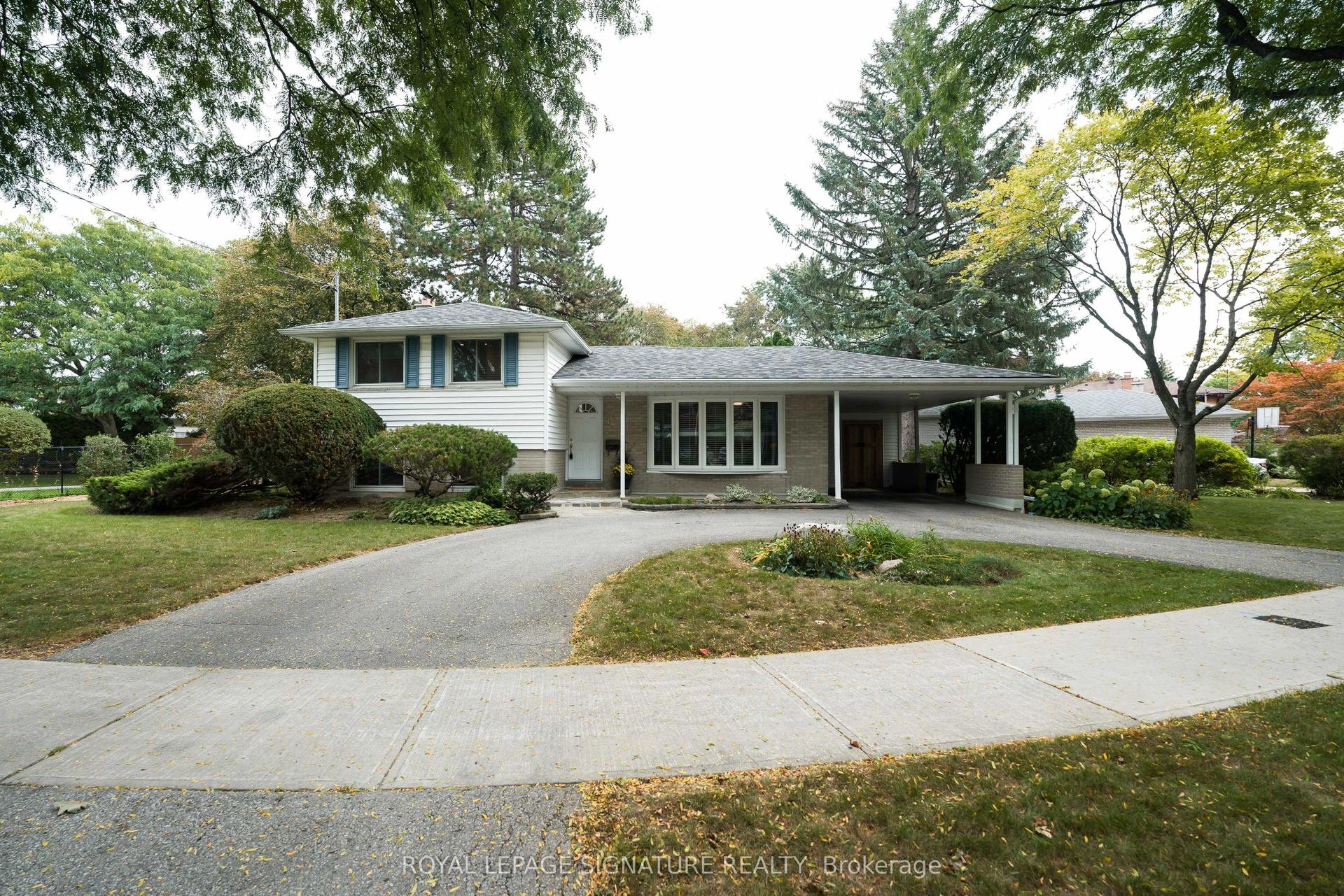 11 Bellbury Crescent, Toronto — Detached for sale, photo 1