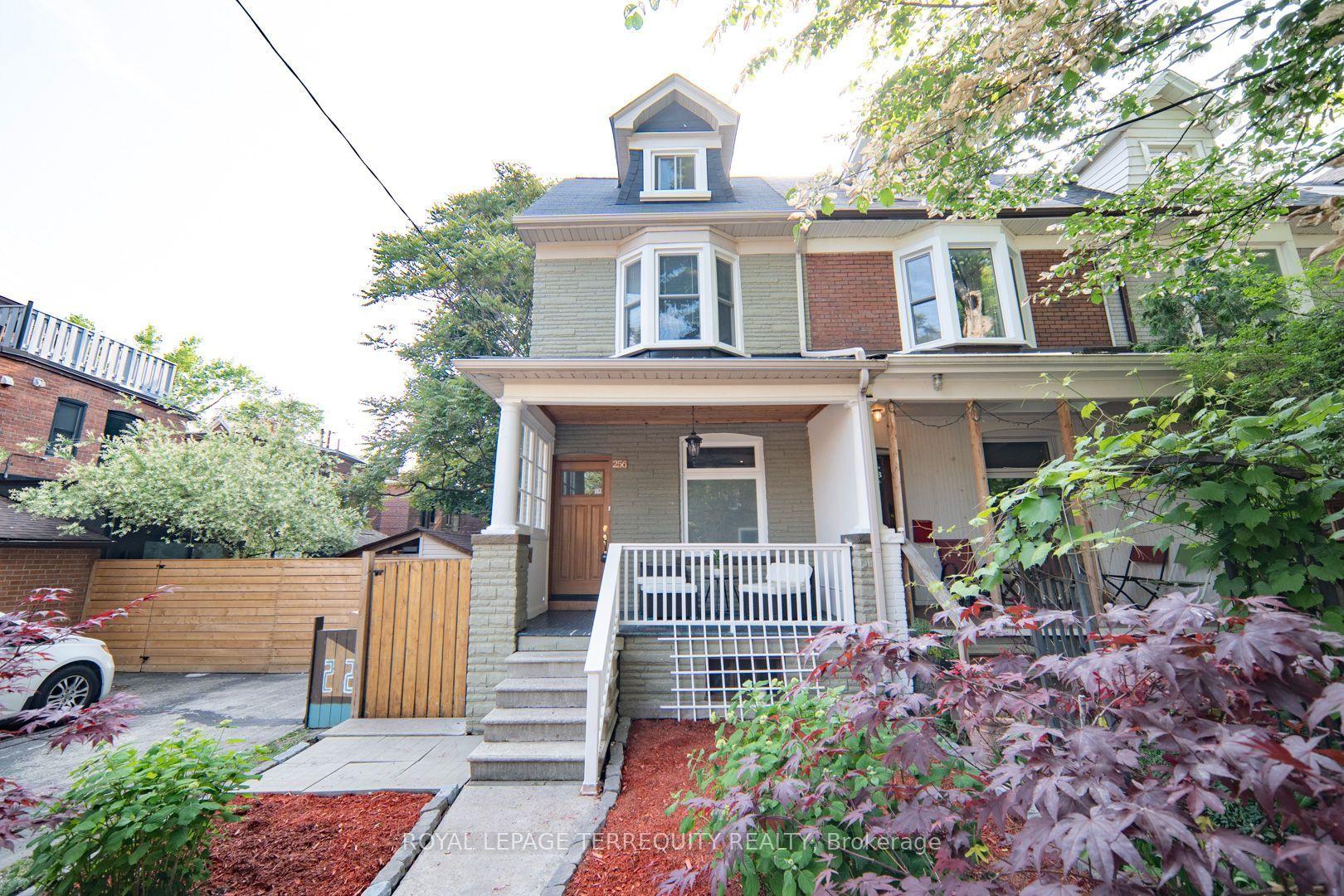 256 Boston Avenue B #B, Toronto — Semi-Detached for lease, photo 1