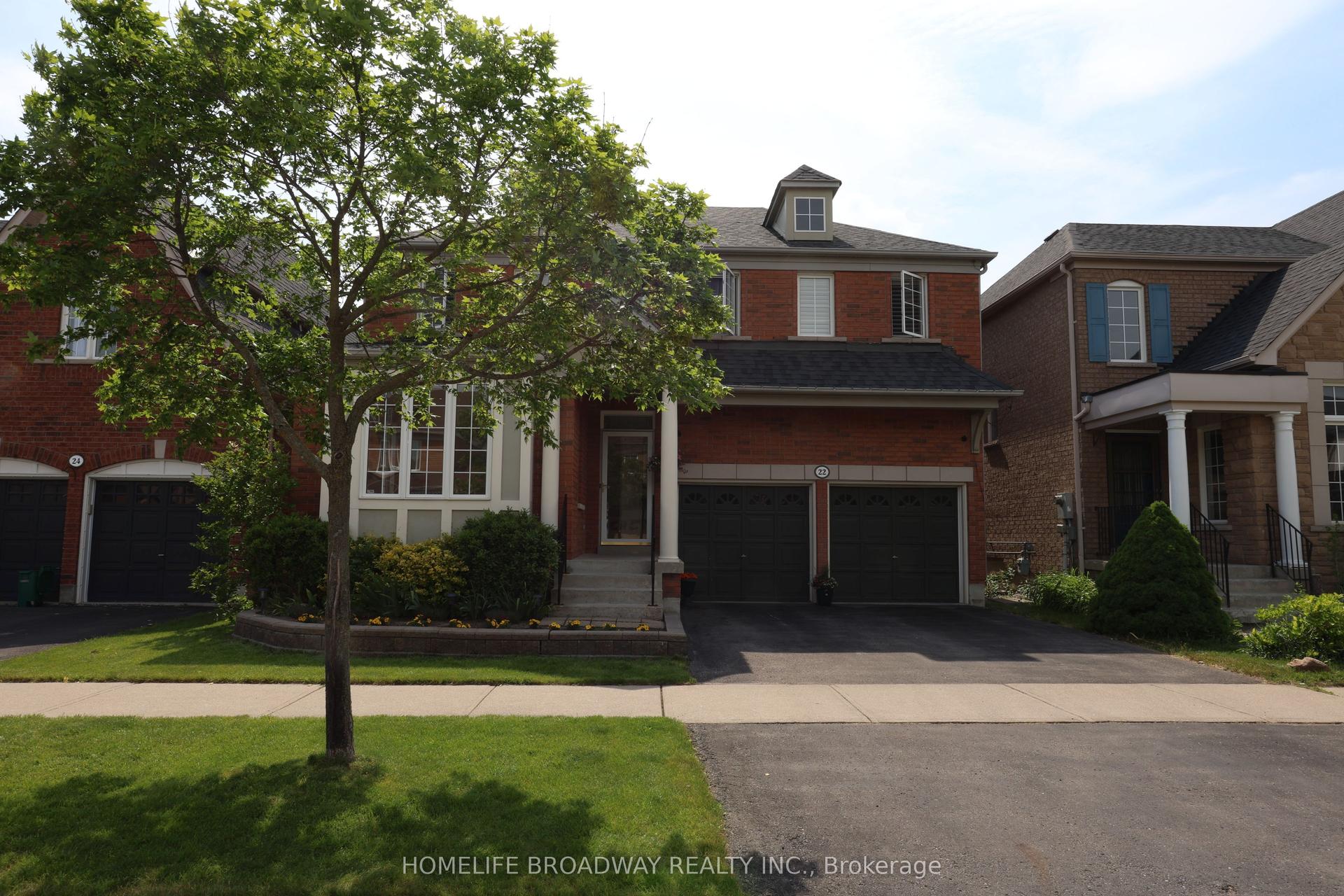 22 Morland Crescent — photo 1