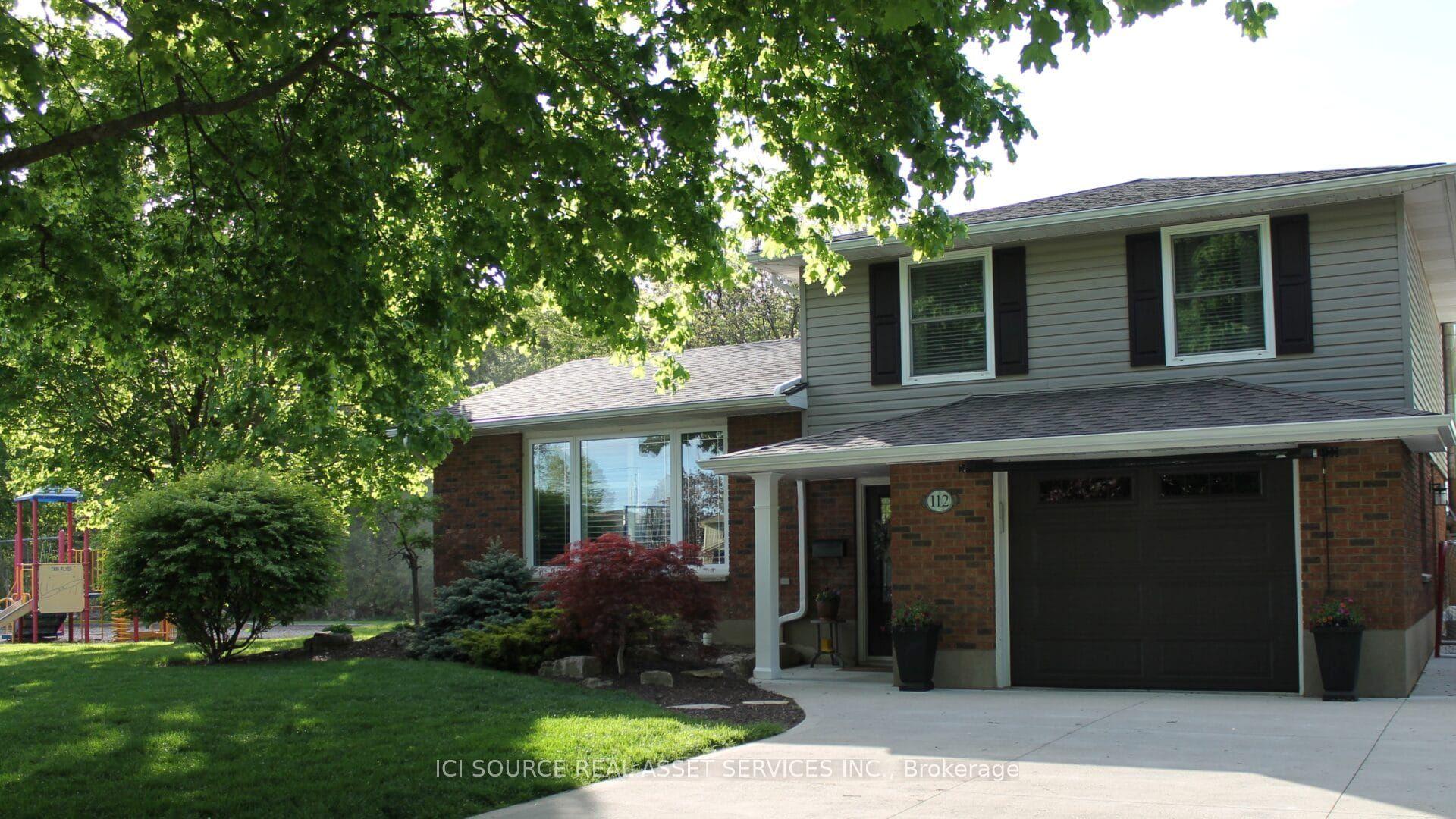 112 Thornhill Crescent — photo 1