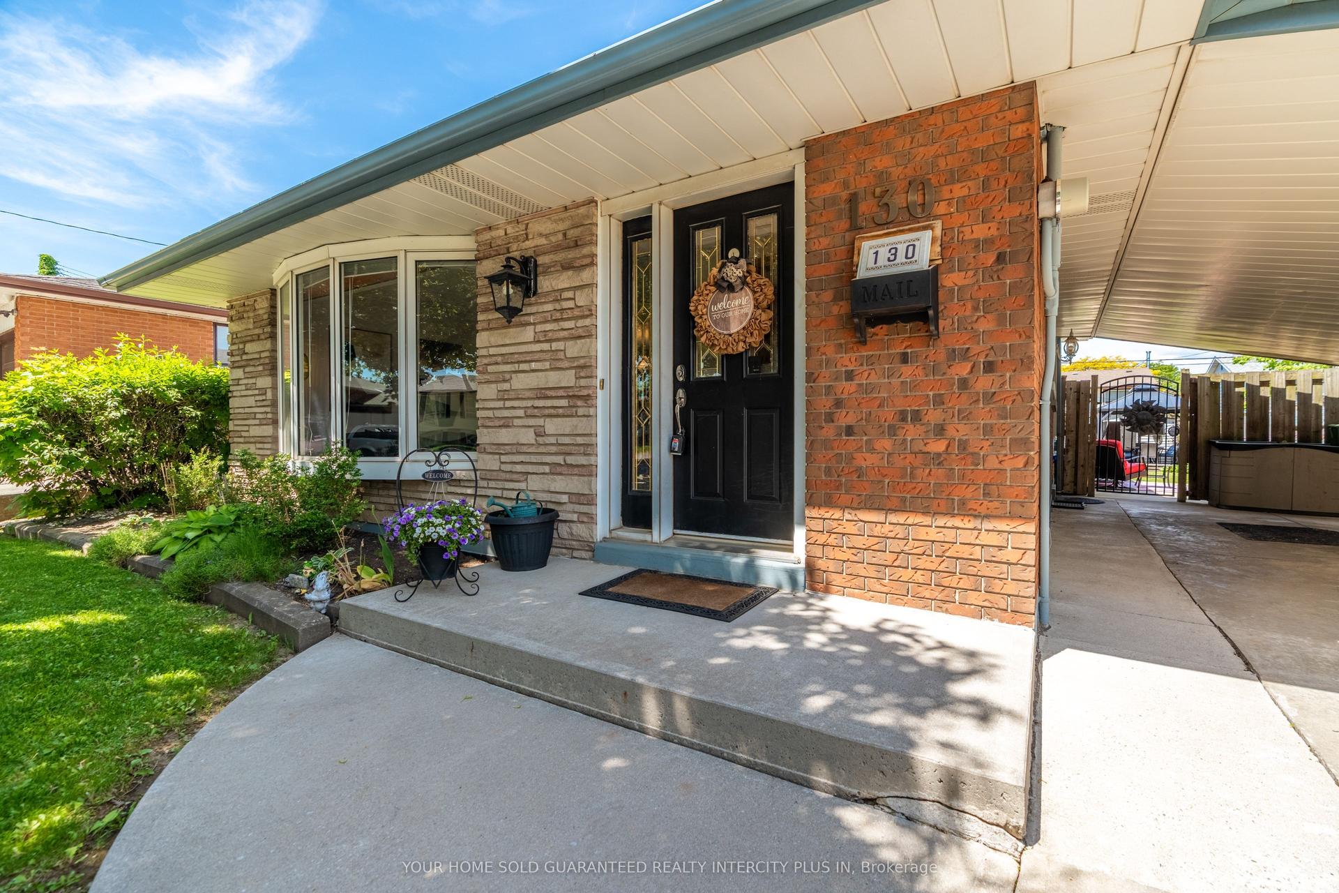 130 Burrwood Drive, Hamilton — Detached for sale, photo 1
