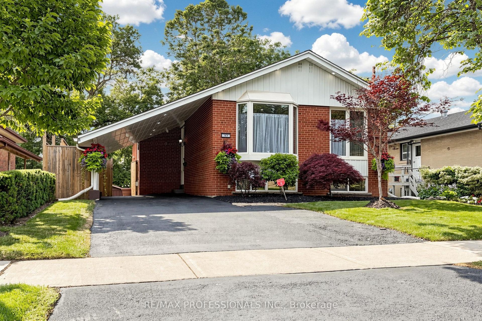 17 Barwell Crescent — photo 1