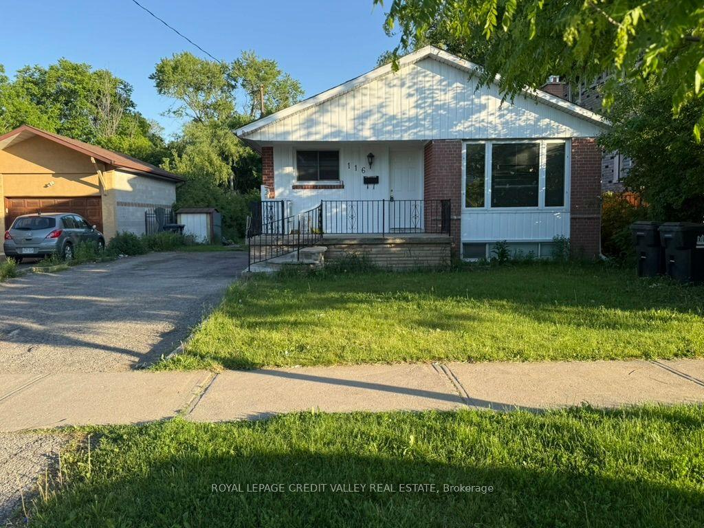 116 Taysham Crescent — photo 1