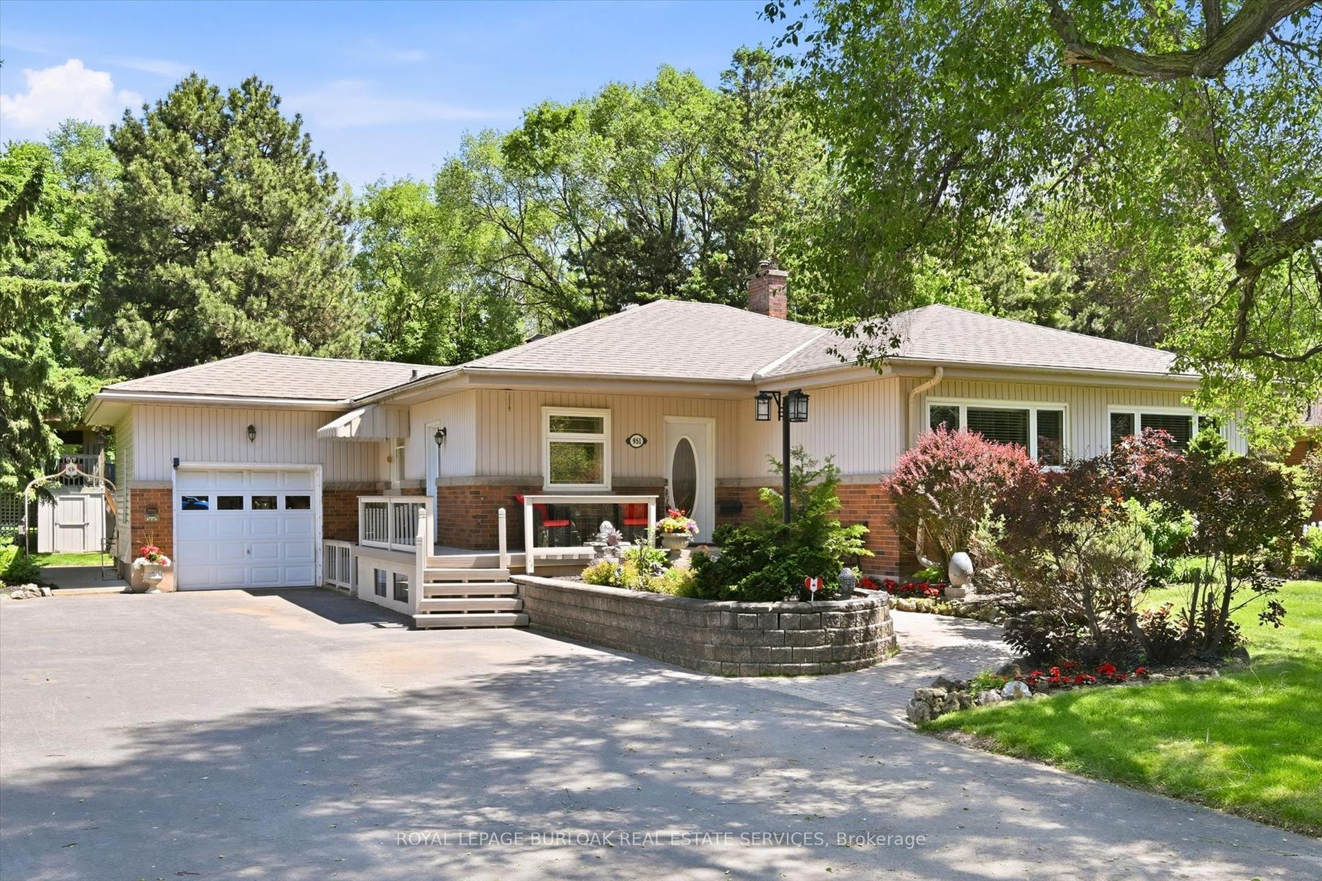 951 Cloverleaf Drive — photo 1