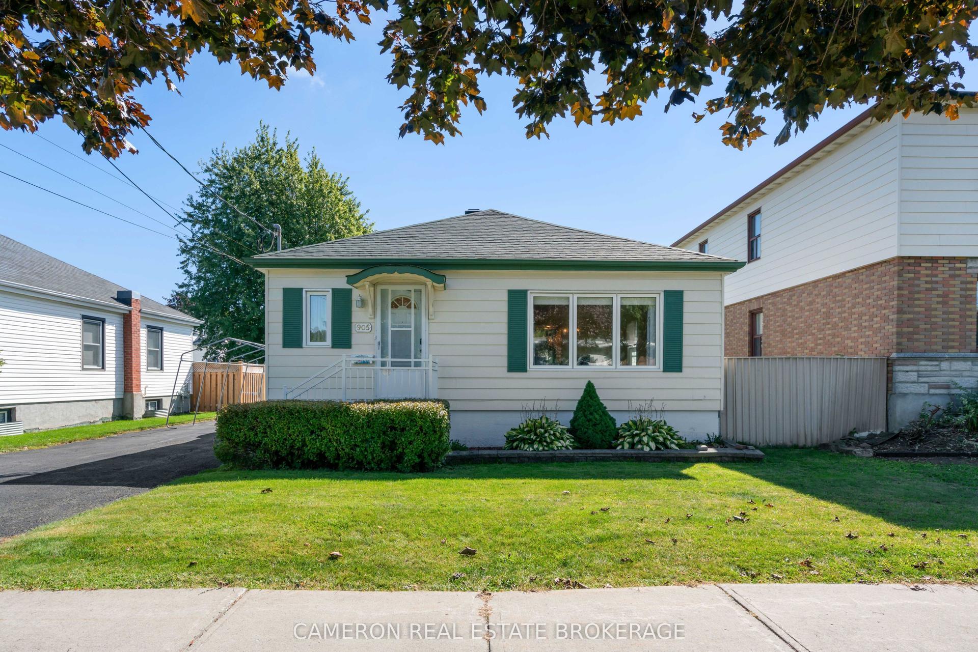 905 Third Street E, Cornwall — Detached for sale, photo 1