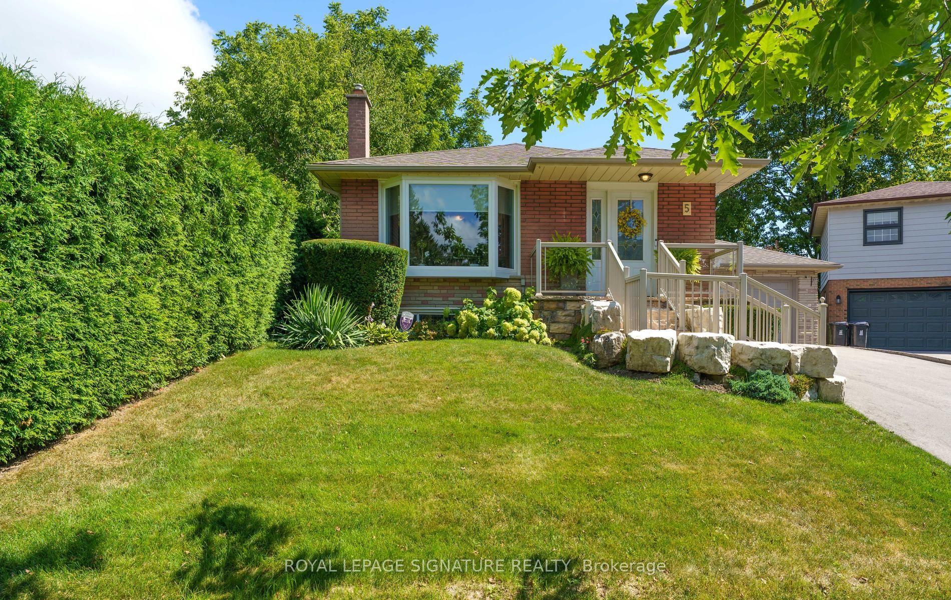 5 Manorwood Road, Toronto — Detached for sale, photo 1