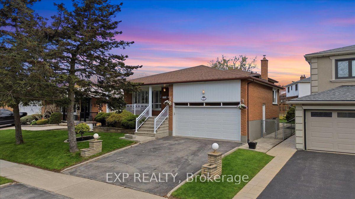 419 Michelle Row W — photo 1