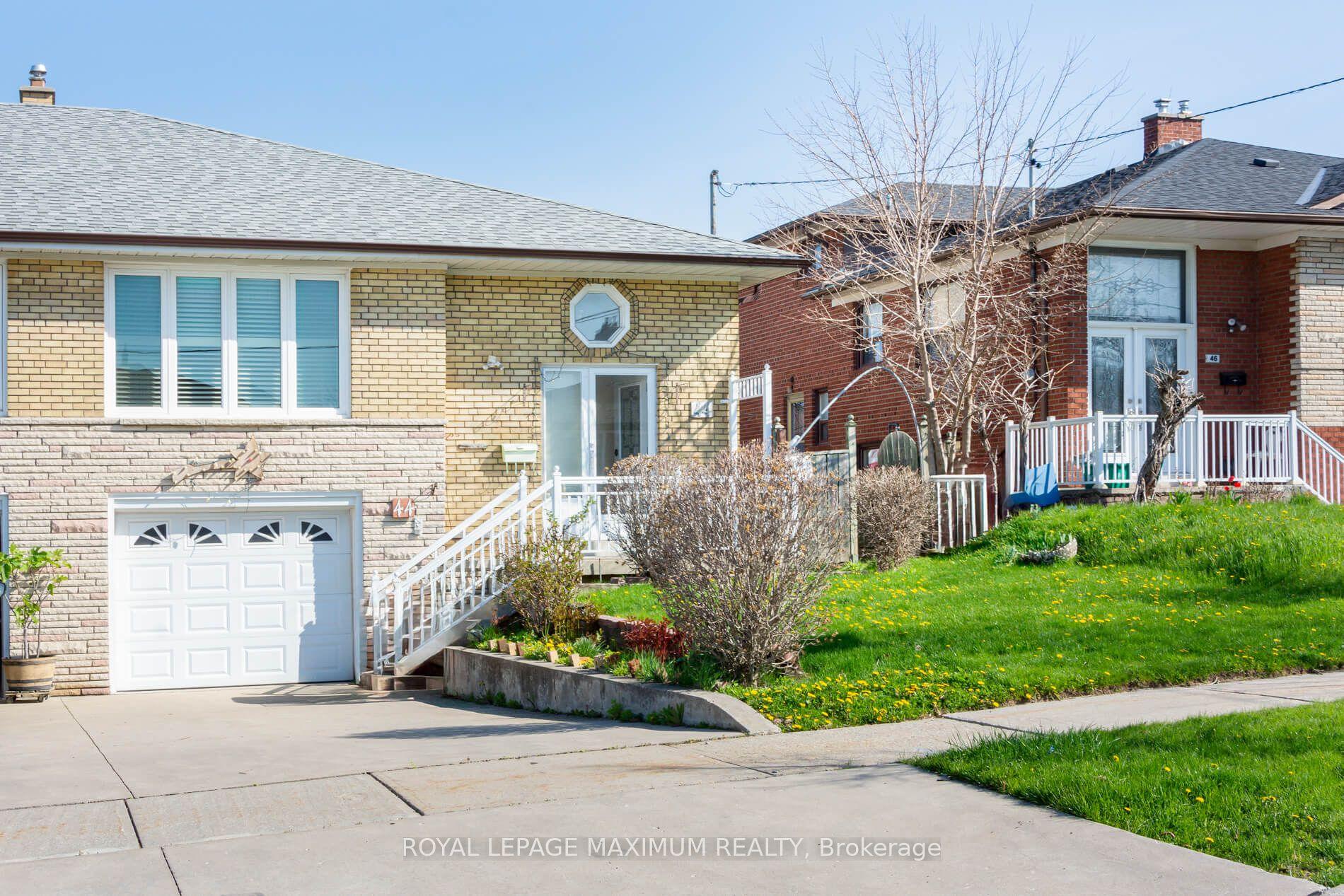 44 Fallingdale Crescent — photo 1