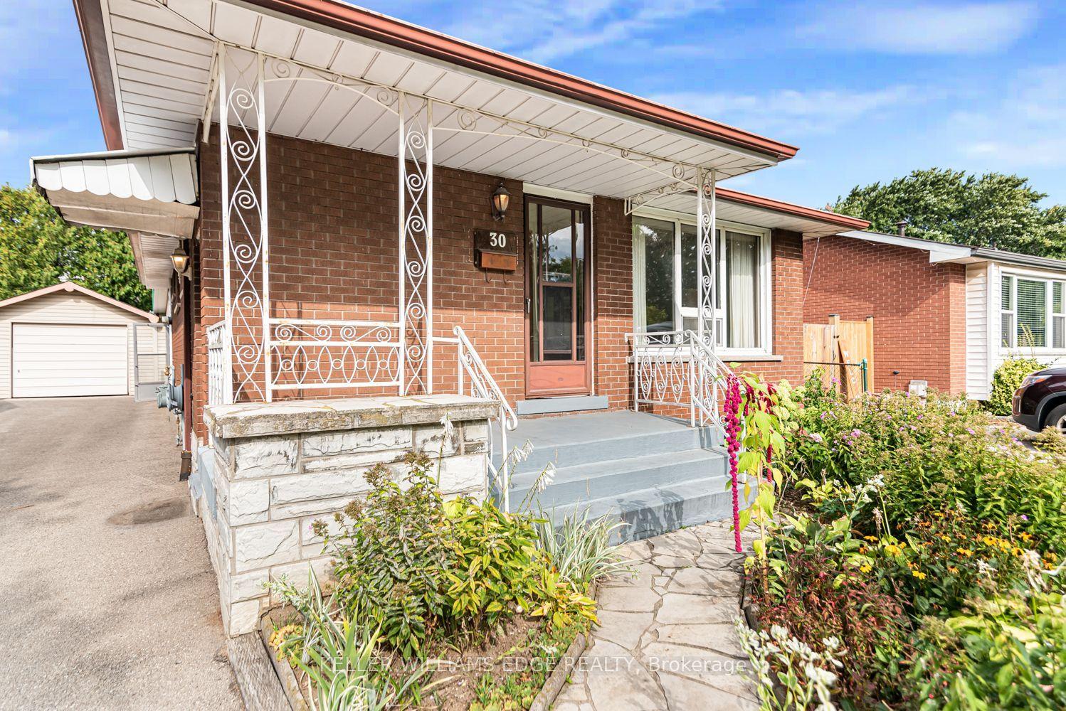 30 Goldfinch Road, Hamilton — Detached for sale, photo 1