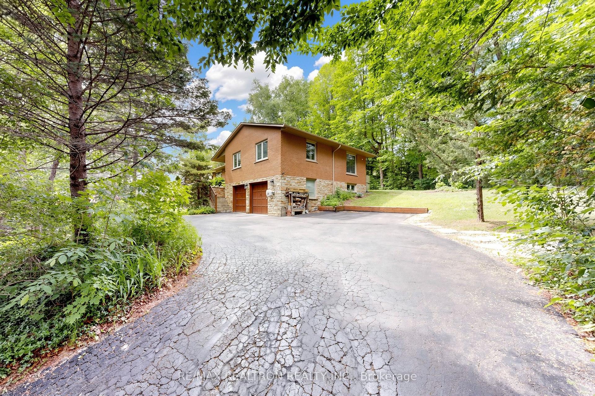 250 Kingscross Drive, King — Detached for sale, photo 1