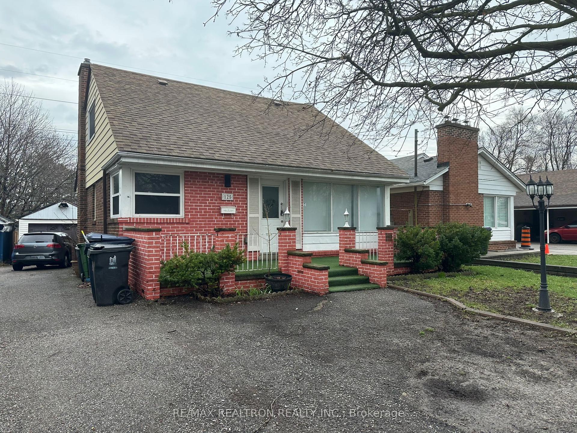 125 Treverton Drive — photo 1