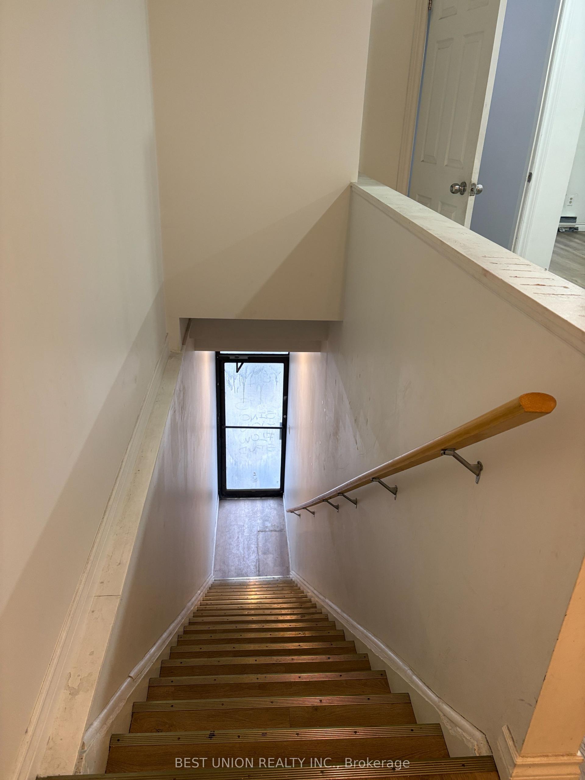 422 Queen St W Street Upper Unit #Upper Unit — photo 1
