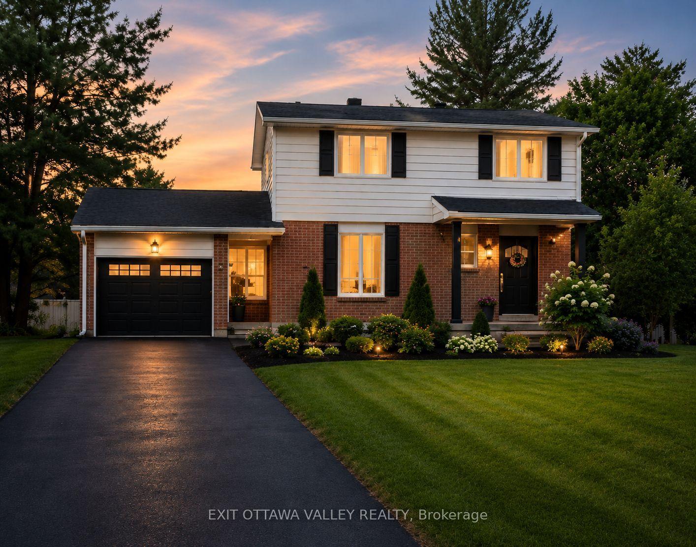 13 Tamarack Street, Deep River — Detached for sale, photo 1