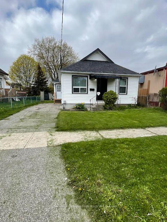 350 Oshawa Boulevard S — photo 1