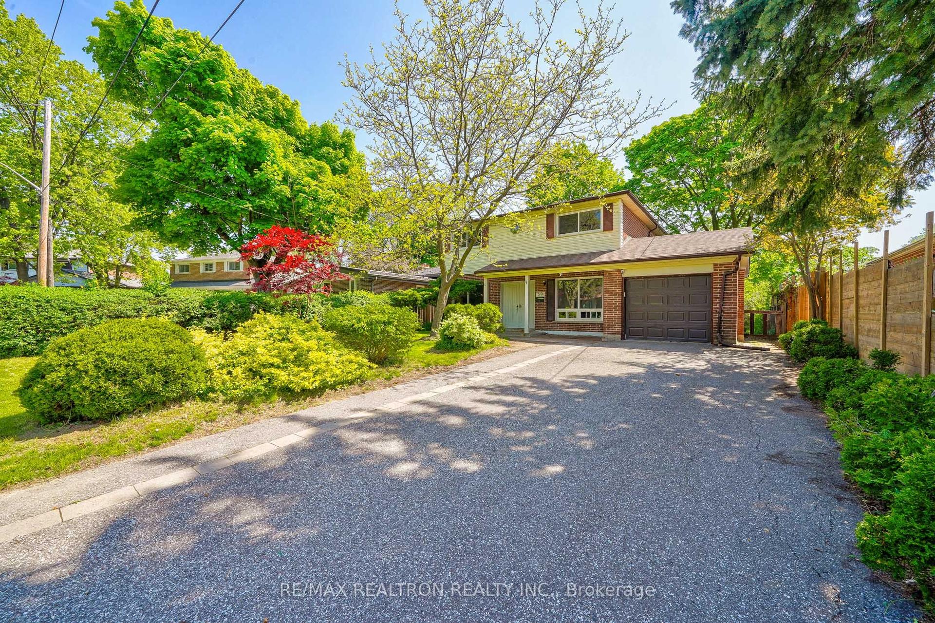 50 Axsmith Crescent — photo 1