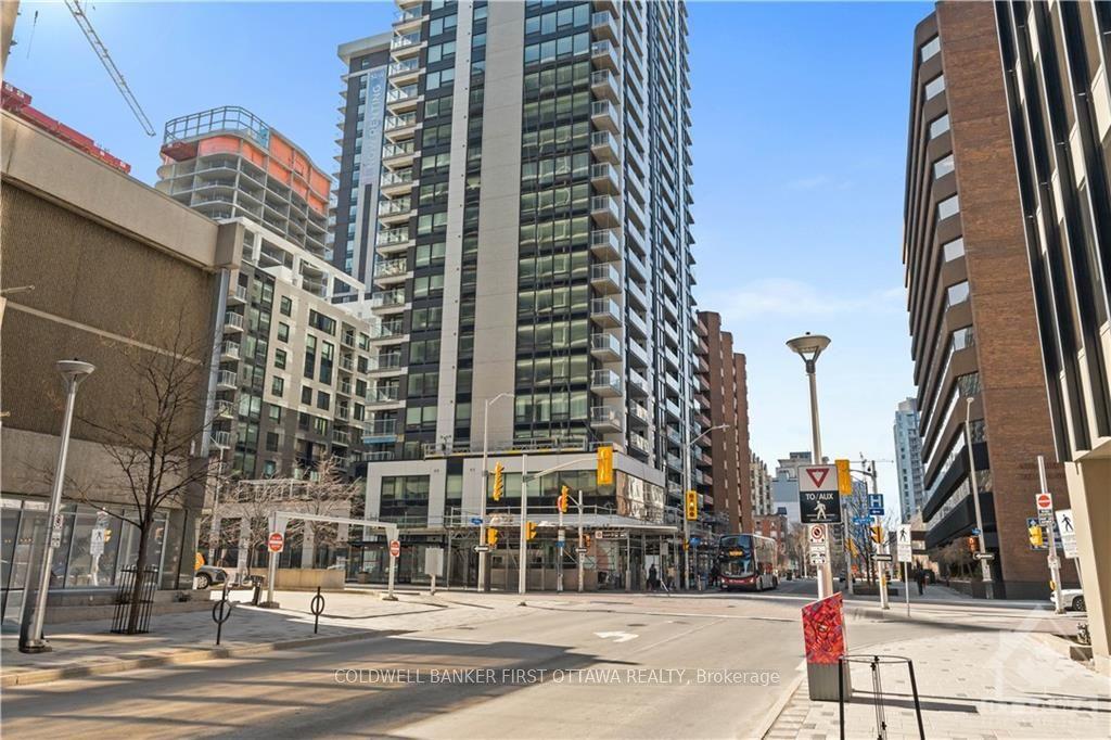 340 QUEEN Street 1407 #1407 — photo 1