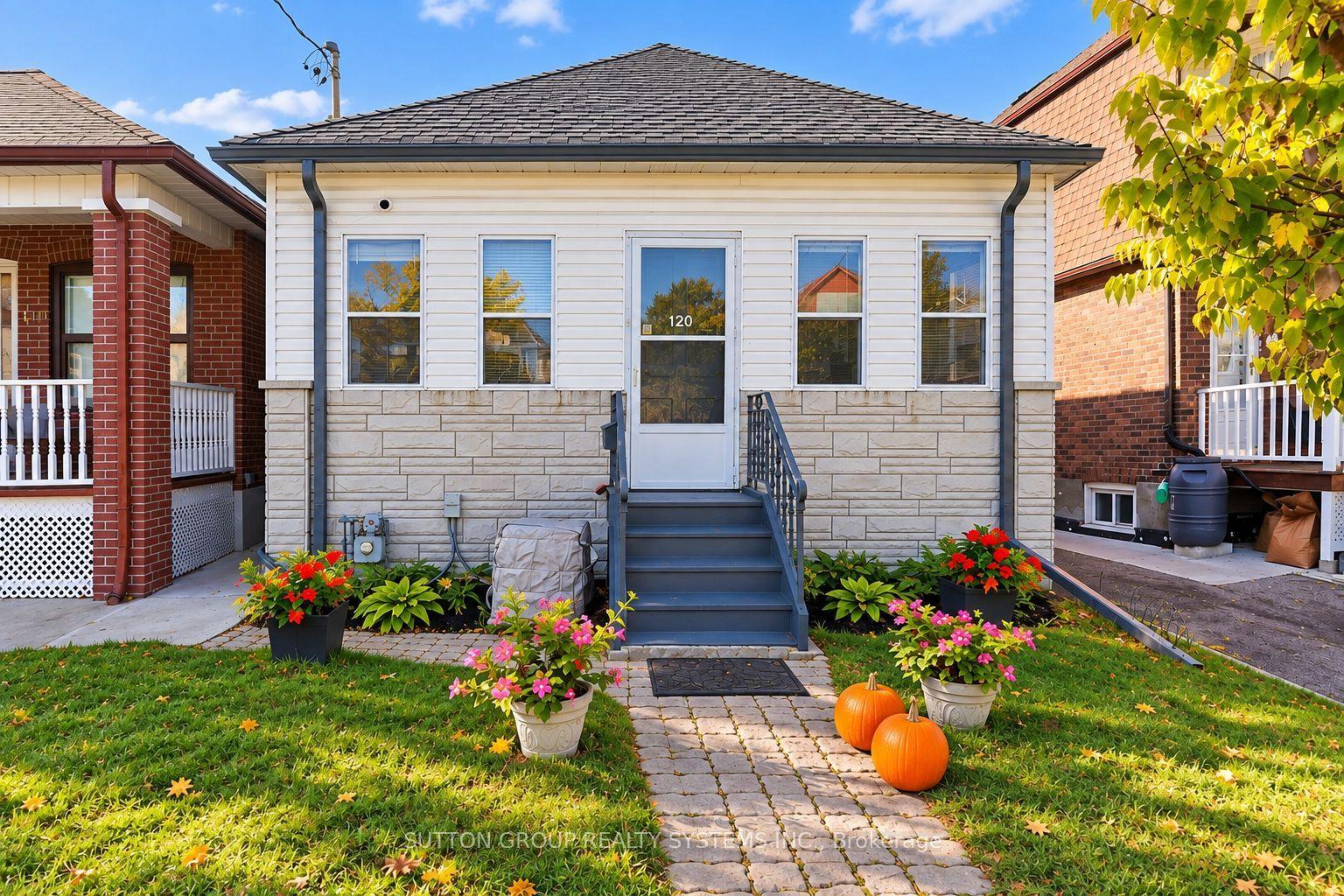120 Brownville Avenue, Toronto — Detached for sale, photo 1