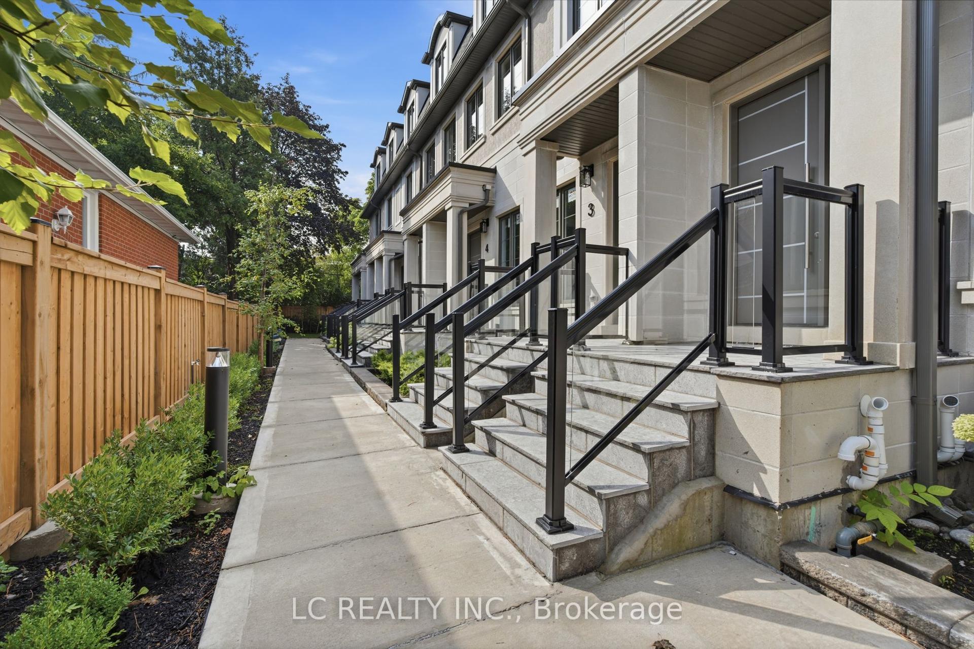 241 Finch Avenue E A03 #A03, Toronto — Townhouse for sale, photo 1