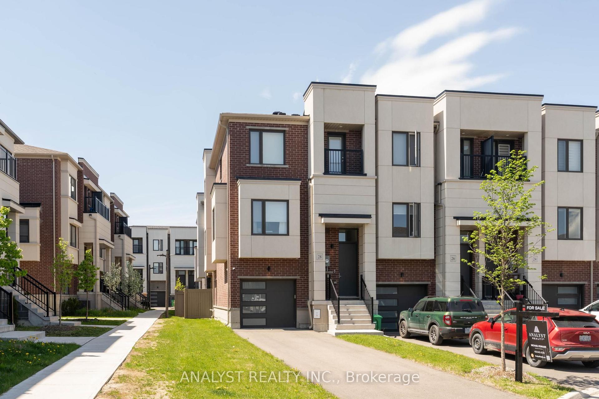 28 Queensland Crescent — photo 1